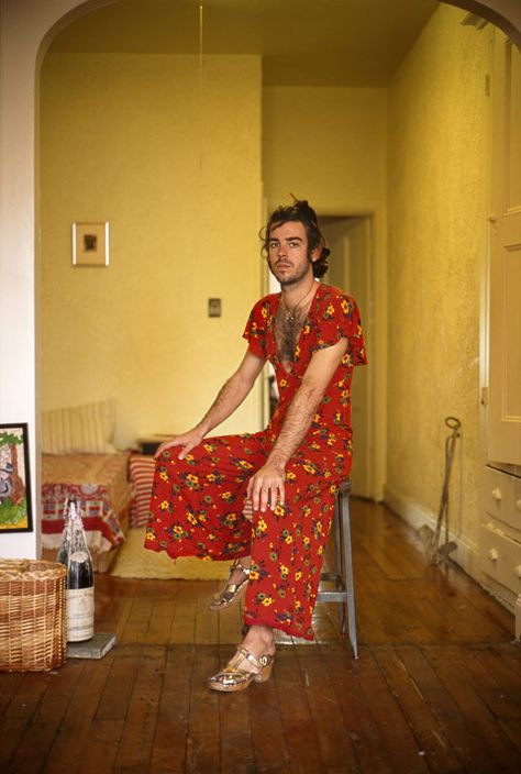 Funny Portraits of Men Dressed in Their Girlfriends Clothes underinfluence2 Indie Outfits Men, Portraits Of Men, Girlfriend Clothes, Whatever Forever, Christmas Outfits Women, Halloween Men, Grown Man, Under The Influence, Indie Outfits