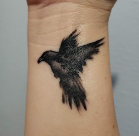 Crow Tatoos Woman, Small Raven Tattoos For Women, Nanna Tattoo, Small Crow Tattoo, Discworld Tattoo, Blackbird Tattoo, Crow Facts, Black Crow Tattoos, Raven Tattoos