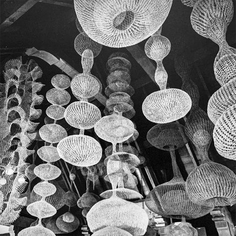 Cinema Food, Ruth Asawa, Art Fashion Design, Art Historian, Wire Sculpture, Wire Crafts, Museum Of Fine Arts, Abstract Sculpture, Wire Art