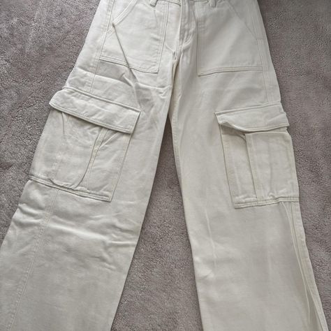 Cream and white cargo trousers #cargopants Cargo Trousers, H&m Women, Bottoms Pants, Cargo Pants, Women's Pants, Womens Bottoms, H&m, Pants For Women, Trousers