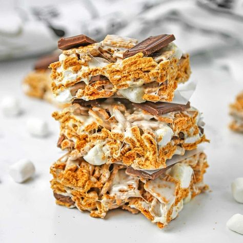 Golden Graham Cereal Bars - To Simply Inspire Golden Graham Bars, Golden Graham Treats, Graham Bars, Golden Grahams Cereal, Peach Pound Cakes, Golden Grahams, Lemon Pound Cake Recipe, Cookie Cookbook, Sugar Free Pudding