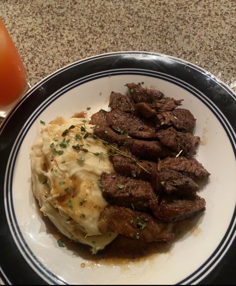 Steak And Mashed Potatoes Aesthetic, Mashed Potatoes Aesthetic, Medium Well Steak, Steak And Mashed Potatoes, Buttermilk Mashed Potatoes, Fast Food Drinks, Air Fryer Steak, Steak And Potatoes, Potato Dinner