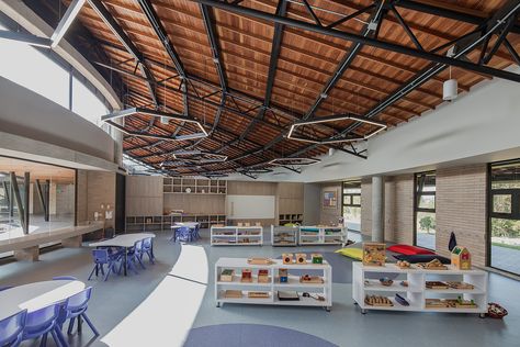 Gallery of How to Stimulate Children's Autonomy Through Architecture and the Montessori Method - 7 Montessori School Design, School Design Architecture, School Site, Flexible Space, Montessori School, Childrens Hospital, School Architecture, Site Plan, Urban Planning