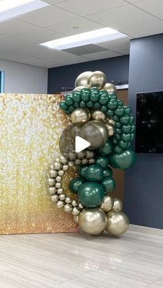 Birthday Balloon Backdrop Ideas, Gold Backdrop Ideas, Back Drops For Birthday Parties, Ballon Arch Back Drop, Balloon Pricing, Balloon Backdrop Ideas, Balloon Arch Ideas, Gold Balloons Decorations, Balloon Craft