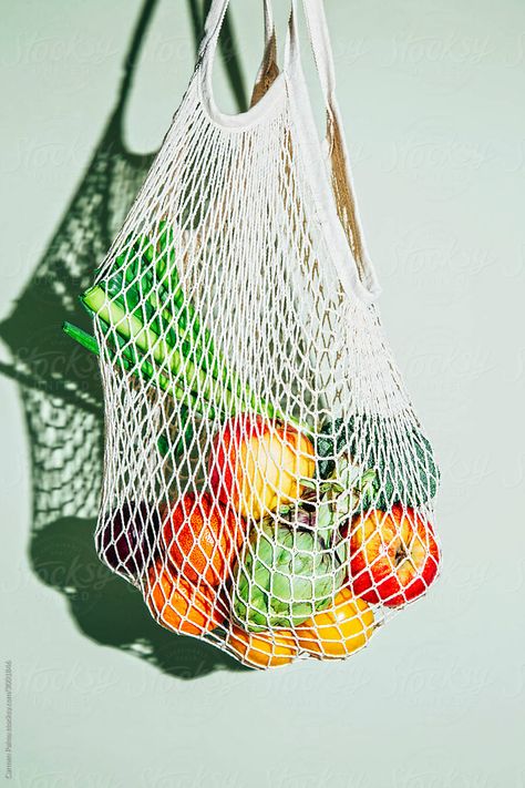 Reusable Organic Cotton Tote Mesh String Net Bag full of fruits and vegetables. Open Fridge, Portfolio Website Design Inspiration, Fruits Market, Fruit Net, Packaging Nets, Fruit Bags, Vegetable Packaging, Organic Fruits, Fruit Bag