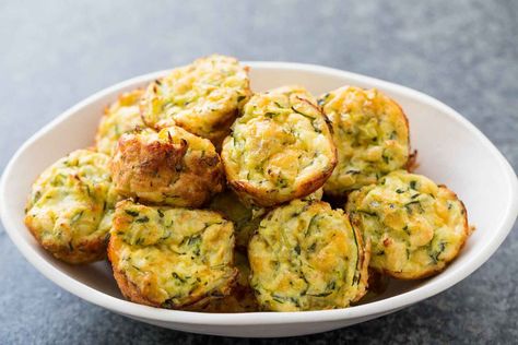 Cheesy baked zucchini tots, perfect for brunch, lunch, or an after school snack! With cheddar, parmesan, lemon, and rosemary. So easy to make and your kids with LOVE them! #kid-friendly #vegetarian Zucchini Garlic Bites, Broccoli Cheddar Bites, Cheesy Broccoli Bites, Garlic Bites, Zucchini Tots, Broccoli Bites, Zucchini Bites, Cheesy Broccoli, Garlic Uses