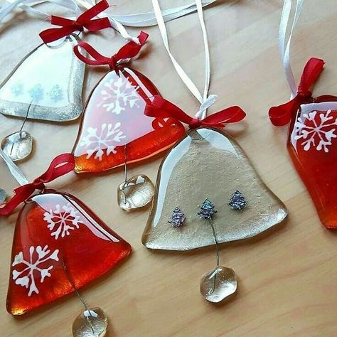 Melting Glass, Glass Fusion Ideas, Glass Christmas Decorations, Fused Glass Artwork, Fused Glass Ornaments, Glass Fusing Projects, Stained Glass Ornaments, Stained Glass Christmas, Glass Fusion