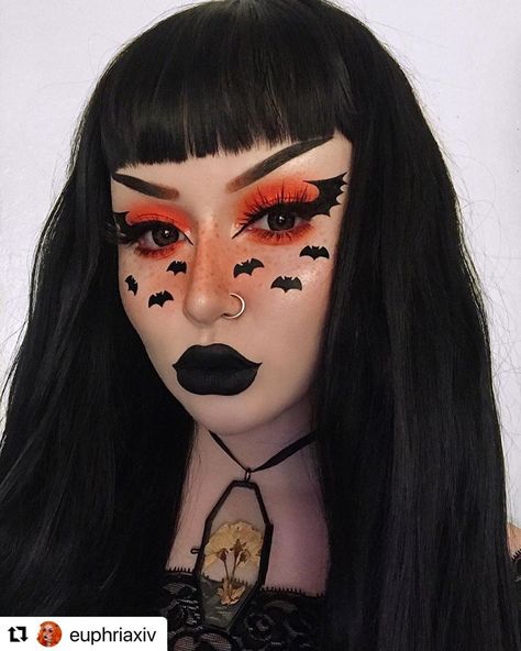 Halloween Makeup Ideas 2020’s Instagram post: “#Repost @euphriaxiv with @make_repost ・・・ 🖤🦇 BAT QUEEN 🦇🖤 i’ve been wanting to try out the bat wing liner forever now, and i’m so happy i…” Orange Blush Makeup Looks, Hollywood Lashes, Creative Halloween Makeup, Halloween Makeup Clown, Halloween Make-up Looks, Halloweenský Makeup, Holloween Makeup, Cute Halloween Makeup, Halloween Beauty