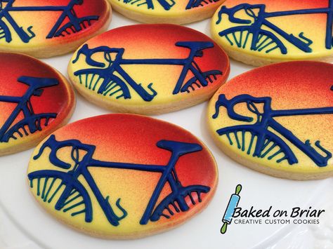 Bicycle Cookies Decorated, Helmet Cookies Decorated, Bike Cookies Decorated, Bicycle Cookies, Bike Cookies, Travel Cookies, Bike Birthday Parties, Bike Birthday, Super Cookies