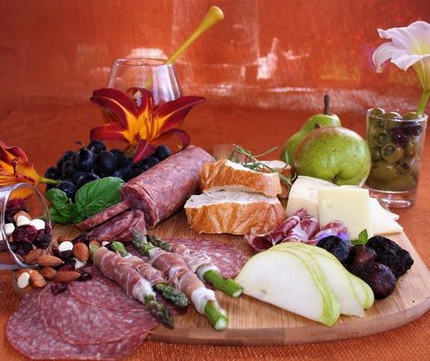 Low Sodium Salami and Charcuterie from Mount Olive - Hacking Salt Low Sodium Charcuterie Board, Salami Charcuterie, Sodium Foods, Recipe Inspirations, Low Salt Recipes, Salt Recipes, Chickpea Burger, Low Sodium Diet, Low Salt