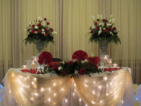 red and black sweetheart table Black Sweetheart Table, Bride And Groom Table, Red Quince, Valentines Party Decor, Red Wedding Theme, Quince Decorations, Wedding Renewal, Parisian Wedding, Sweetheart Table Wedding