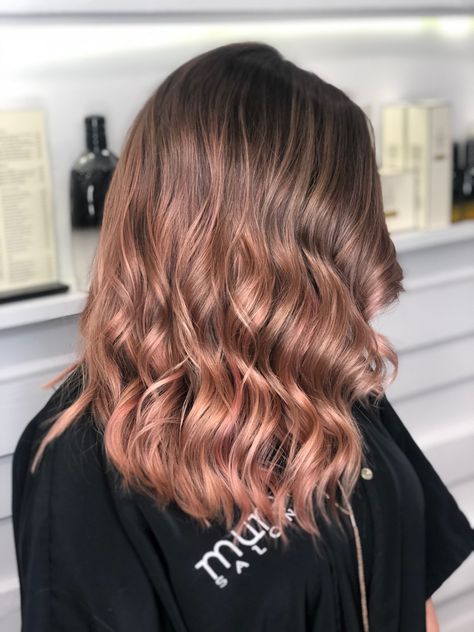 Rose Gold And Brown Hair, Dark Rose Blonde Hair, Rose Gold Highlights Brunette Straight, Gold And Brown Hair, Rose Gold Highlights Curly Hair, Gold Highlights Curly Hair, Dark Brown With Rose Gold Balayage, Rose Gold With Dark Roots, Dark Brown Rose Gold Balayage