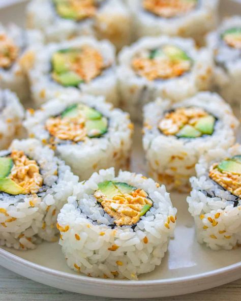 Vegan California Roll (Spicy Tofu Crab Salad) California Roll Recipe, California Roll Recipes, Sriracha Tofu, Tofu Sushi, California Roll Sushi, Vegan Crab, Crab Salad Recipe, Tofu Recipes Vegan, Tofu Salad