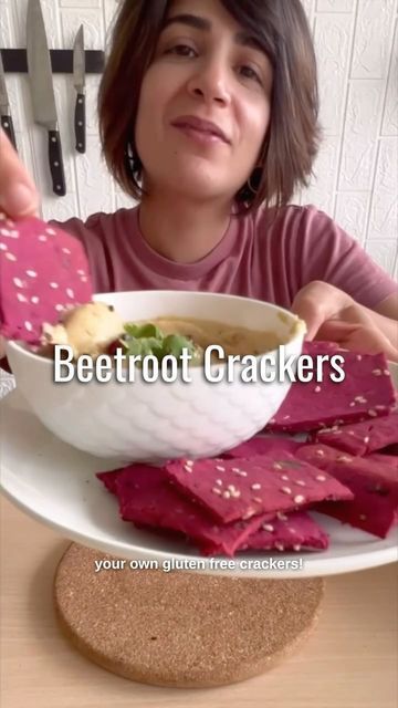 Beetroot Crackers, Millet Crackers, Baked Chips Recipe, Healthy Vegan Recipes, Healthy Baked, Powder Recipe, Cracker Recipes, Chips Recipe, Baked Chips