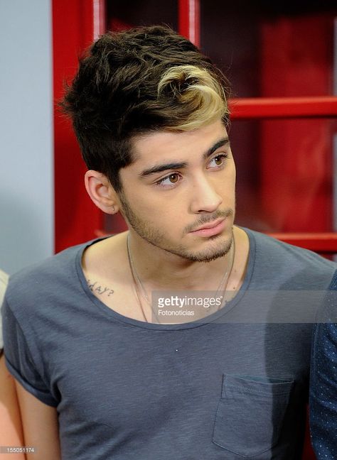 Zayn Malik Blonde, Zayn Gif, Blonde Streak, Malik One Direction, Zany Malik, Zayn Malik Photos, Music Competition, Blonde Streaks, Zayn Malik Pics