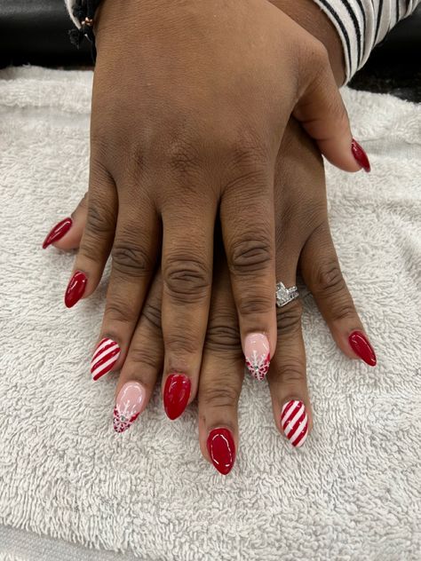 Christmas Nails For Black Women, Christmas Nails On Black Women, Winter Nails Black Women, Holiday Nails 2022, Nails On Dark Skin, Short Red Nails, Red Christmas Nails, Simple Gel Nails, Short Acrylic