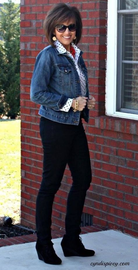 Fall Outfits for 50 Year Old Women - Trendy, Classy, and Casual 21 Ideas Liverpool Jeans, Over 60 Fashion, Mode Jeans, Fashion For Women Over 40, 60 Fashion, Outfit Jeans, Over 50 Womens Fashion, Women Over 50, Fashion Over 40