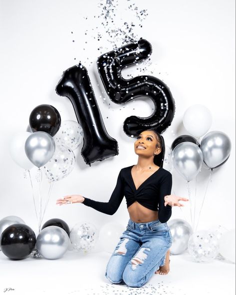 15 Photoshoot Ideas With Balloons, Photoshoot With Number Balloons, Teenage Birthday Photoshoot Ideas, 11 Birthday Photoshoot Ideas, 15th Photoshoot Ideas, Sweet 16 Studio Photoshoot, 13th Photo Shoot Ideas, Birthday Photoshoot 15, 12th Birthday Photoshoot Ideas