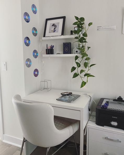 Small Desk Ideas Aesthetic, Ikea Small Desk, Small Desk Decor, Space Saving Furniture Bedroom, Desk With Shelves, Simple Living Room Decor, Minimalist Living Room Decor, White Room Decor, Office Room Decor