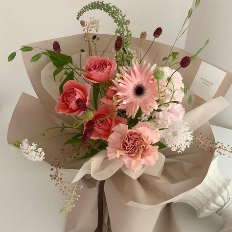 Luxury Flower Bouquets, Boquette Flowers, Hand Bouquet, Flowers Bouquet Gift, Nothing But Flowers, Valentines Flowers, Flower Arrangements Diy, Bouquet Arrangements, Bouquet Design