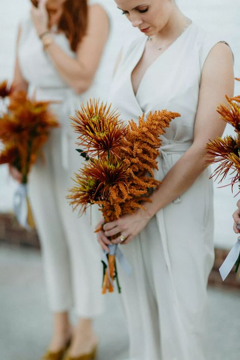 A Stunning Sunset Ceremony on a Brooklyn Rooftop Fall Desert Wedding, Unusual Bouquets, Fall Flower Wedding Bouquets, Brooklyn Rooftop, Wedding Styles Themes, Wedding Flower Trends, Stunning Wedding Venues, Stunning Sunset, Rooftop Wedding