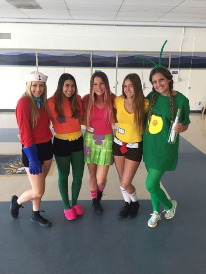 90+ Best DIY Group Halloween Costumes for your girl squad Spongebob Costume, Original Halloween Costumes, Diy Group Halloween Costumes, Best Group Halloween Costumes, Cute Group Halloween Costumes, Bff Halloween Costumes, Halloween Costumes For 3, Holloween Costume, Diy Kostüm