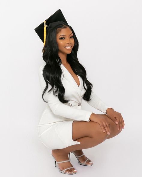 Graduation Outfits For Women, Female Photoshoot, Graduation Things, Hbcu Grad, Grad Session, College Graduation Pictures Poses, Grad Outfits, Grad Photography, College Motivation