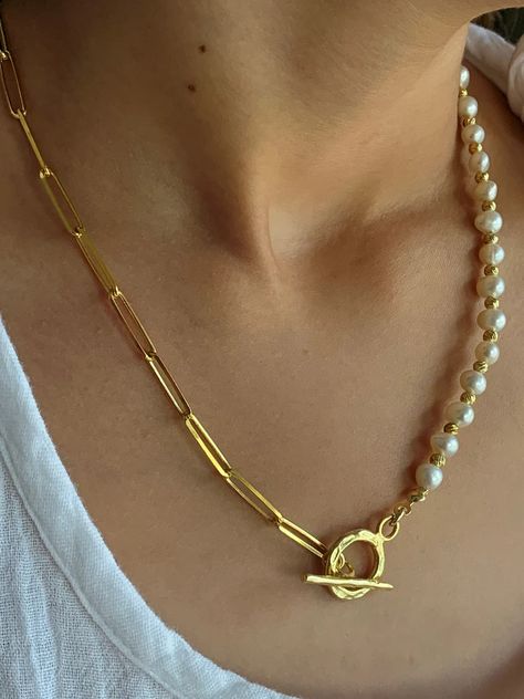 Half Pearl Half Chain Necklace, Half Pearl Necklace, Half Chain Necklace, White Pearls Necklace, Girlfriend Necklace Gift, Neon Necklace, Girlfriend Necklace, Formal Ideas, Pearl Necklace Choker