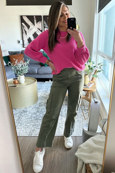 Mirror selfie, woman wearing a neon pink sweater, green cargo pants and white sneakers. Spring fashion, everyday style Hot Pink And Olive Green Outfit, Pink Sweater Green Pants Outfit, Pink Top Green Pants Outfit, Hot Pink Tshirt Outfits, Green Jeans Outfit For Women, Bright Pink Shirt Outfit, Pink Tshirt Outfit Casual, Olive Green And Pink Outfit, Bright Pink Pants Outfit