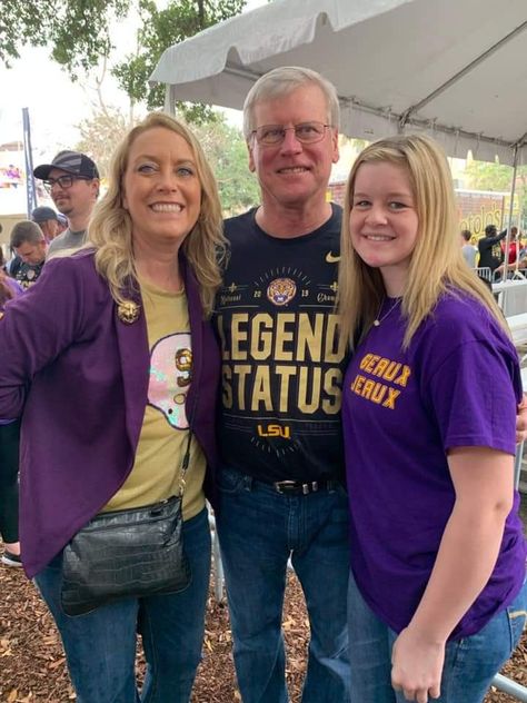 Joe's parents w/an LSU fan! Joe Burrow Parents, Joe Burrow Lsu, Lsu Fans, Fun Characters, Joe Burrow, Lsu Tigers, Tigers, Nfl, Football