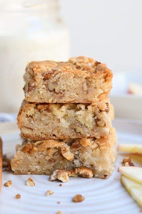 Apple Blondie Brownies, Apple Blondies Recipe, Apple Brownies, Apple Blondies, Ghost Crochet, Blondie Bar, Blondies Recipe, Ground Beef Casserole, Pecan Recipes