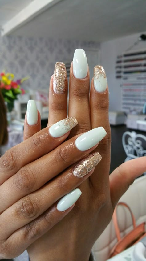 Nails White And Rose Gold, White Rose Gold Nails, Gold White Nails, Rose Gold Nails Acrylic, Champagne Nails, Accessories Idea, Gold Acrylic Nails, White Glitter Nails, White Acrylic Nails