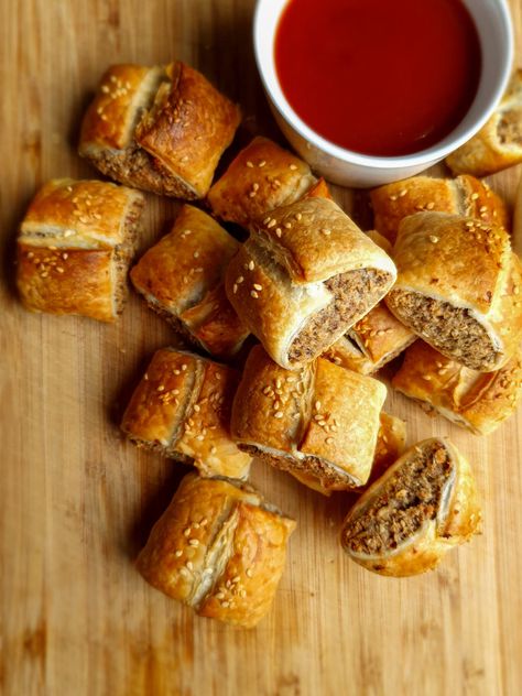 Vegan Sausage Rolls Recipe, Vegan Sausage Roll, Veggie Sausage Rolls, Vegetarian Sausage Rolls, Vegan Sausage Rolls, Homemade Sausage Rolls, Sausage Rolls Recipe, Vegan Recepies, Savoury Pies