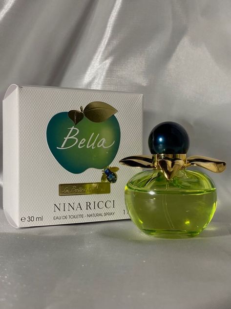 Nina Ricci Perfume, Luxury Perfume Packaging, Heels Dior, Pretty Perfume Bottles, Perfume Photography, Perfume Making, Perfume Design, Perfume Lover, Luxury Perfume