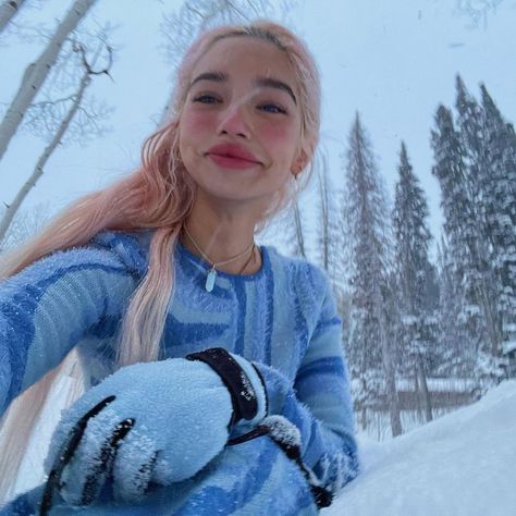 Princess Sab Zada on Instagram: “I’m really enjoying the remix of Locked out of heaven and easy on me, very pleasing to listen to ❄️” Blonde Alexa Demie, Snow Angel Renee Rapp Aesthetic, Renee Rapp Snow Angel, Princess Sab Zada, Sab Zada Pink Hair, Tiktok Girlies Blonde, Locked Out Of Heaven, Middle School Outfits, Girl Hair Colors