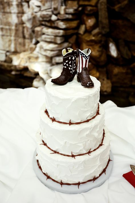 Cowboy Wedding Cakes, Cowboy Boot Cake, Western Wedding Cakes, Western Wedding Decorations, Wedding Cowboy Boots, Western Wedding Invitations, Indian Cake, Cowboy Cakes, Unique Wedding Cake