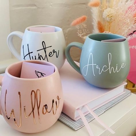 Hug Mug, Branded Mugs, Personalized Retirement Gifts, Modern Script Font, Teachers Day Gifts, Happy 50th Birthday, School Teacher Gifts, Personalized Coffee Mugs, Gift For Mum