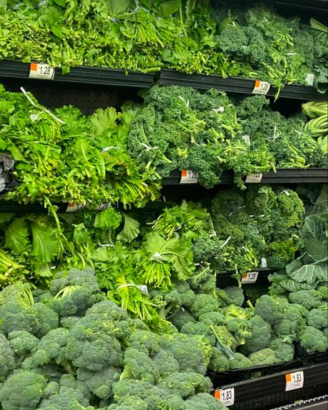 Green Grocery Aesthetic, Green Food Aethstetic, Green Vegetables Aesthetic, Leafy Greens Aesthetic, Grocery Store Aesthetic, Green Farm, Eating Fast, Farm Food, Vision Board Pictures