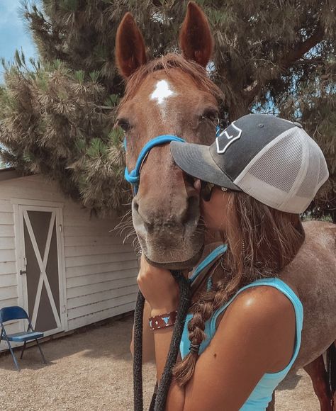 Cute Pictures With Horses, Cute Photos To Take With Your Horse, Horseback Riding Photos, Cowgirl And Horse Photography, Cute Pictures To Take With Your Horse, Photos To Take With Your Horse, Pictures With Your Horse, Ainsley Aesthetic, Pictures To Take With Your Horse