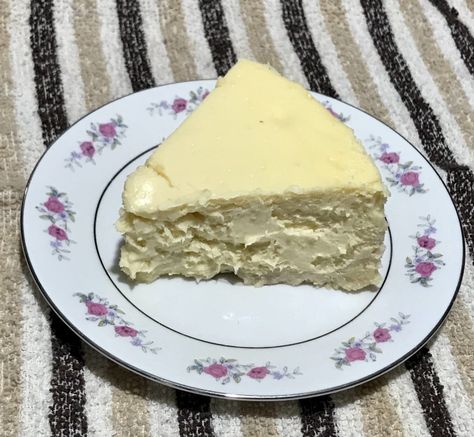 Amish White Chocolate and Lemon Cheesecake - DELICIOUS - Amish365 Amish Desserts, Best Amish Recipes, Amish Food, Pennsylvania Dutch Recipes, Mennonite Recipes, Chocolate Lemon, Super Easy Desserts, Vegetarian Bake, Chocolate Cheese