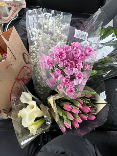 Trader Joes Flowers Arrangement, Trader Joe's Flowers, Trader Joes Flowers Aesthetic, Trader Joes Flower Bouquets, Trader Joe’s Flowers, Trader Joes Flower Arrangements, Trader Joe Flowers, Hoco Bouquet, Trader Joes Flowers