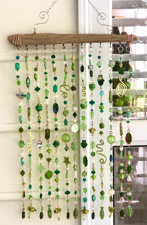 Wooden Wind Chimes, Beaded Crafts, Beading Wire, Sun Catcher, Wire Art, Diy Wall Art, Bead Crafts, Suncatchers, Wind Chimes