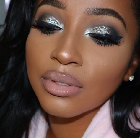 Makeup for black women Makeup Looks On Black Women, Silver Makeup Looks, Makeup Looks Cute, Silver Eyeshadow Looks, Silver Eye Makeup, Makeup Jobs, Birthday Makeup Looks, Makeup Tips And Tricks, Silver Makeup