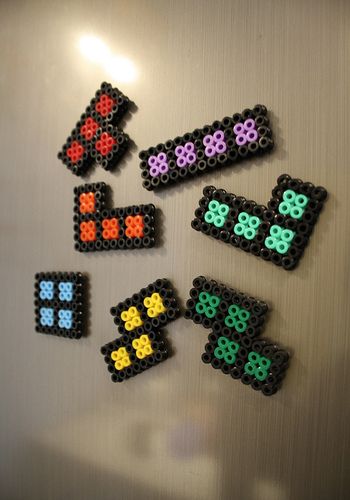 Tetris perler beads Office Perler Bead Patterns, Tetris Perler Beads, Perler Bead Fridge Magnets, Perler Magnets, Perler Bead Magnets, Hamma Beads Ideas, Easy Perler Bead Patterns, Pearl Beads Pattern, Easy Perler Beads Ideas