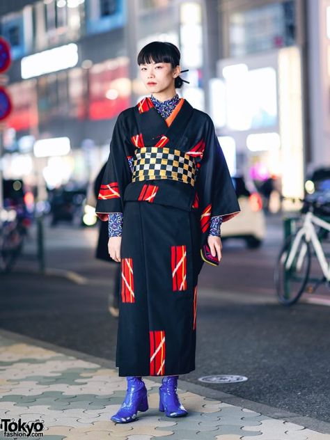 Modern Yukata, Kimono Street Style, Vinyl Boots, Kimono Ideas, Japanese Kimono Fashion, Japanese Fashion Harajuku, Japanese Knitting, Harajuku Street Style, Modern Kimono