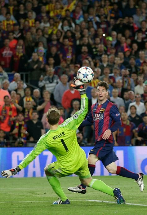 Messi goal against Bayern Munich Messi Art, Messi Quotes, Messi Pictures, Messi Messi, Messi Goals, Fc Barcelona Wallpapers, Wigan Athletic, Lionel Messi Barcelona, Sporting Legends