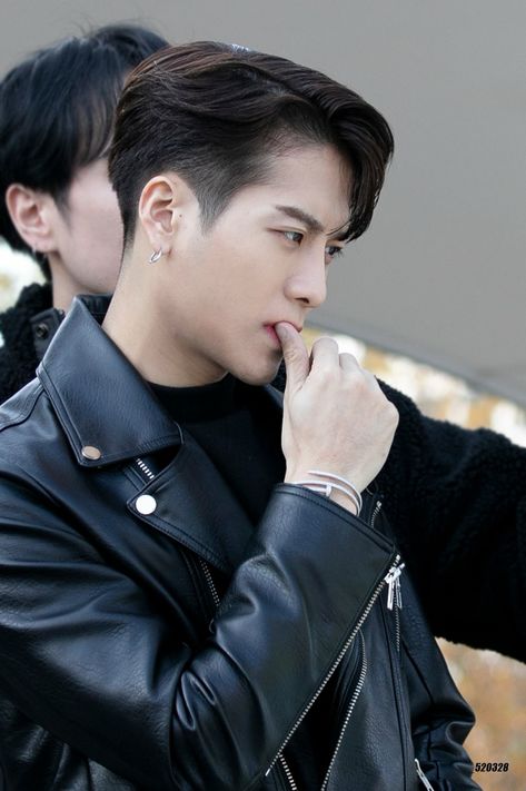 #got7 #igot7 #ahgase #jypent #jyp #jacksonwang #jackson #wang #teamwang #chineseboy #china #rap #kpop #kpopdance Korean Haircut For Men, Two Block Haircut, Asian Men's Hairstyles, The Undercut, Korean Men Hairstyle, Asian Man Haircut, Korean Haircut, Haircut For Men, Asian Haircut