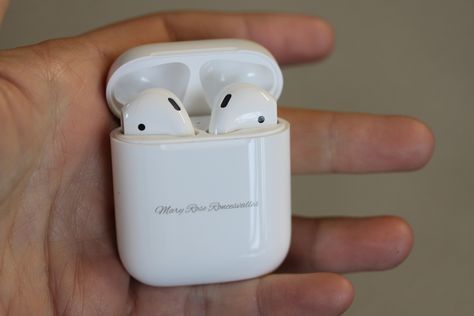 Laser Engraved AirPods - https://ipadlaserengraving.com/?p=14982 Airpod Engraving Ideas, Airpods Engraving Ideas, Engraving Ideas For Airpods, Airpods Names Ideas, Airpods Engraving, Engraving Ideas Quotes, Elevated Bed Ideas, Cool Technology Gadgets, Apple Headphone