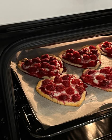 Vday Aesthetic, Think Food, Food Obsession, Pretty Food, Cute Food, Aesthetic Food, The Oven, Food Inspiration, San Valentino