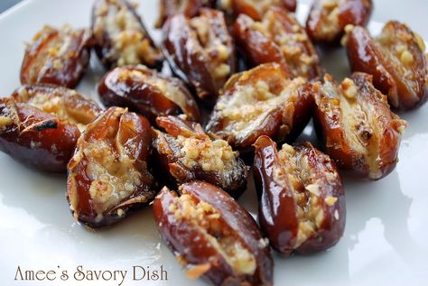 Mascarpone Stuffed Dates with Maple Drizzle....clean eating bliss Healthier Dessert Options, Thanksgiving Appetizer, Stuffed Dates, Date Recipes, Mascarpone Cheese, Medjool Dates, Dessert Options, Party Food Appetizers, Chopped Pecans